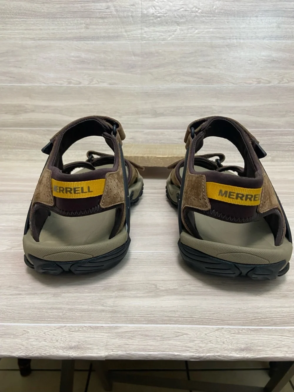 NWOT MERRELL / Men's Vibram Kahuna 4 Walking Hiking Sandals Size 13
